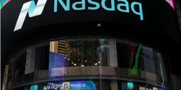Wall Street encerra sessão com Nasdaq a liderar os ganhos em dia de resultados de Nvidia