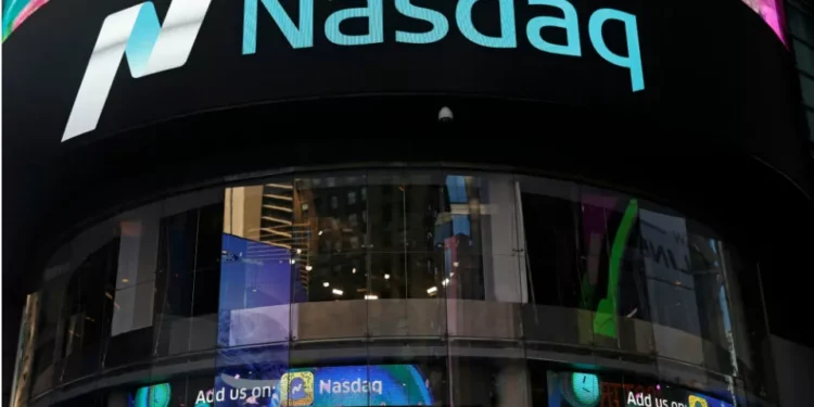 Wall Street encerra sessão com Nasdaq a liderar os ganhos em dia de resultados de Nvidia