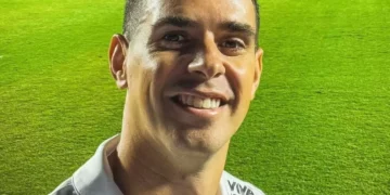 Alteração cardíaca pode levar jogador Oscar à aposentadoria; entenda