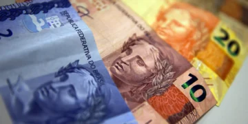 Juros futuros fecham quase estáveis antes do feriado no Brasil