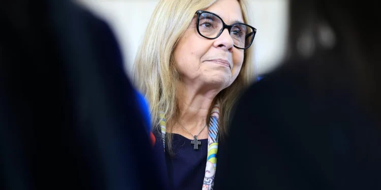 “Todos no Governo” apoiam “trabalho hercúleo” de Ana Paula Martins, diz Leitão Amaro