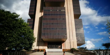 Concessões de empréstimos caem em novembro, estoque de crédito sobe 0,9%, diz BC