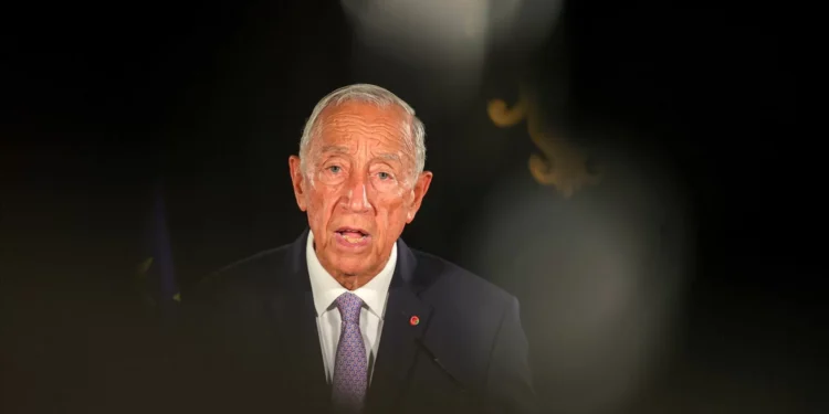 Mesmo no hospital, Marcelo promulga diploma do Governo