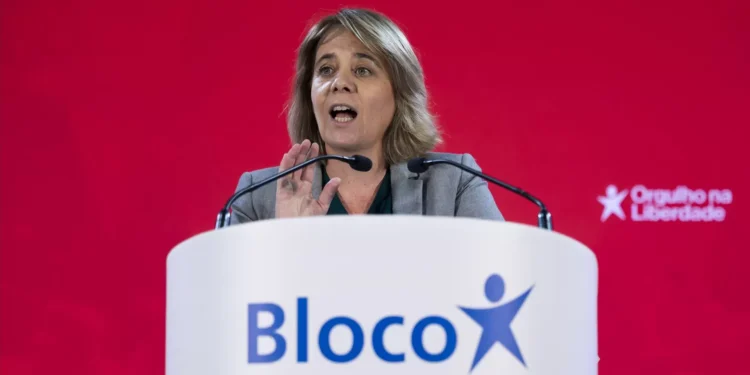 Catarina Martins critica Governo por insistir em lei laboral que “retira direitos”