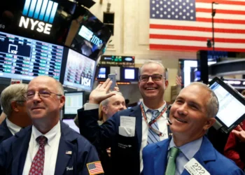 Wall Street fecha em alta enquanto o mercado espera pelo PIB do 3º trimestre