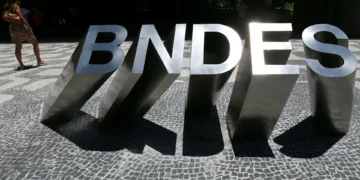 Governo injeta R$ 6 bi para BNDES criar linha de crédito para compra de caminhões