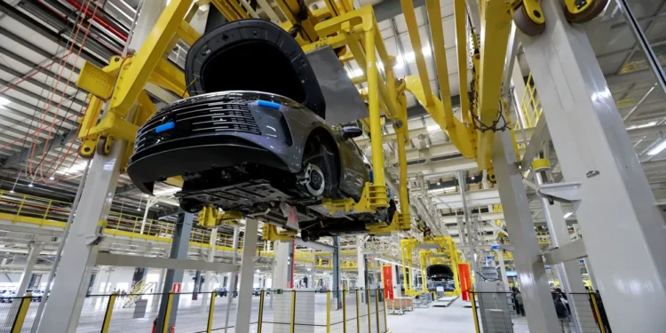 Produção industrial continua a perder fôlego, com resultados distintos por setores