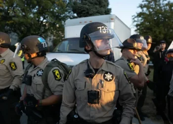 Justiça dos EUA bloqueia envio de agentes a Chicago em revés para Trump