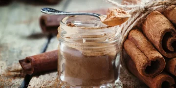 O que a canela pode fazer pela saúde? Estudo analisa efeitos da especiaria no peso e doenças metabólicas