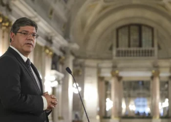 PS envia a Ventura dossiê com “mais de 100 mentiras e imprecisões” do Chega