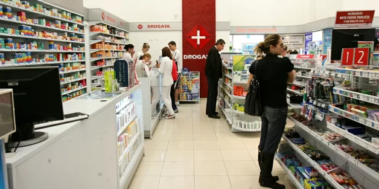 Anvisa proíbe venda de remédios das marcas Needs e Bwell, do grupo Raia e Drogasil