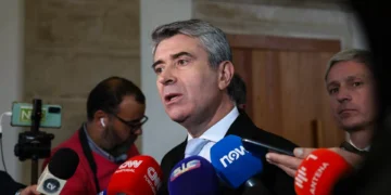 Carneiro acusa Montenegro de “leilão pouco digno” em vésperas da greve geral