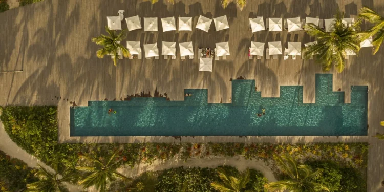 Vem chegando o verão: as melhores piscinas de hotéis do Brasil