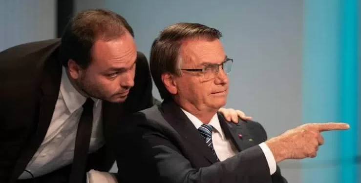 Moraes nega pedido de Carlos Bolsonaro para visitar ex-presidente domingo