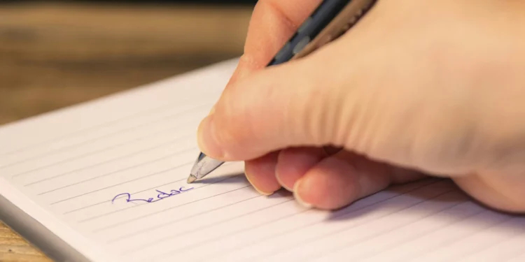 Escrever para se curar: como a literatura me salvou do burnout