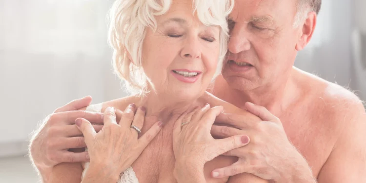 Flagra de casal idoso fazendo sexo na rua expõe etarismo nas redes