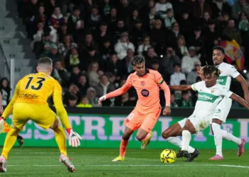 Lamine Yamal brilha e Barcelona vence o Elche por 3 a 1