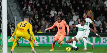 Lamine Yamal brilha e Barcelona vence o Elche por 3 a 1