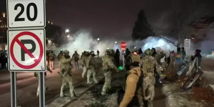 Cidade de Minneapolis entrará com liminar para suspender operação federal