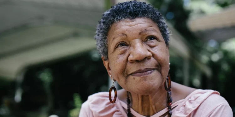 Mulheres vivem mais, mas sofrem mais doenças na terceira idade