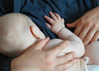 Aprovado alargamento da licença parental a 100% até aos seis meses