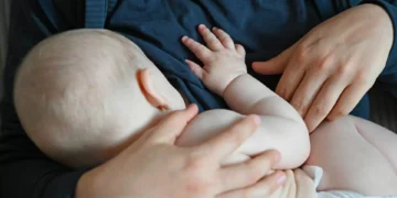 Aprovado alargamento da licença parental a 100% até aos seis meses