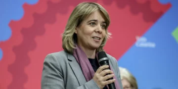 Catarina Martins apela a “radicalidade” exigente para garantir igualdade entre homens e mulheres