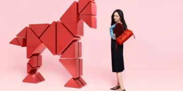 Coragem de avançar, ação e movimento: o que o ‘Cavalo de Fogo’ significa em 2026 e por que é tema da Prada?