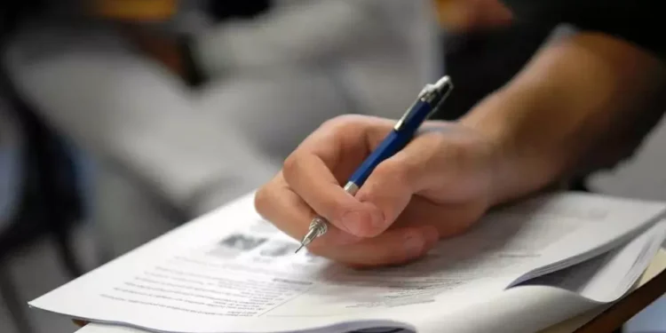 Um em cada três cursos de medicina não atinge desempenho mínimo em avaliação do MEC