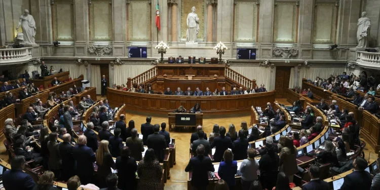 Sindicato considera inaceitável abordagem ao jornalista da Sábado no parlamento