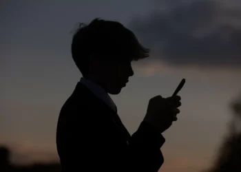 Geração Z: hiperconexão e medicalização do sofrimento