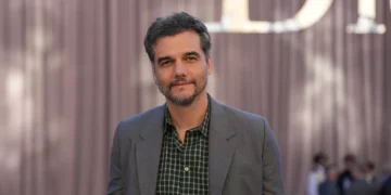 Na rota de Fernanda Torres: Wagner Moura entra no radar da moda internacional e marca presença na Dior Homme