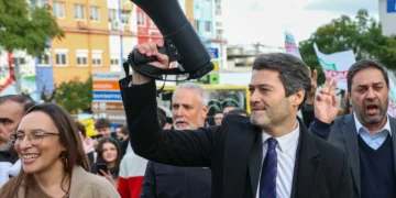 André Ventura “estupefacto” com apoios de “notáveis” da direita a Seguro