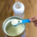 Crise das fórmulas infantis: os produtos de marcas como Danone e Nestlé que estão sendo recolhidos do mercado