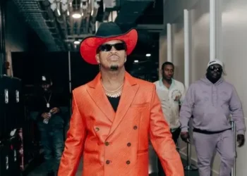 Ne-Yo explica como funciona seu relacionamento com três mulheres