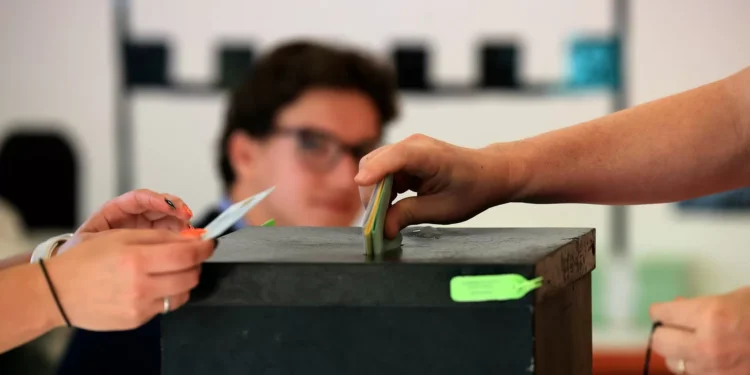 Boletins de voto com dois candidatos na segunda volta, diz CNE