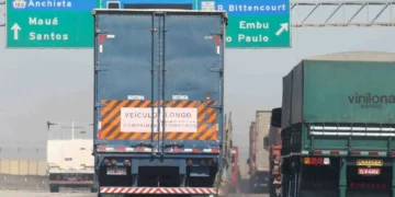 Setor de serviços permanece robusto e pressionando a inflação, dizem economistas