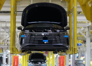 Retração da indústria do Brasil se aprofunda em dezembro, mostra PMI