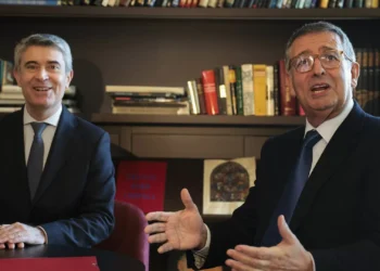 Carneiro pede que não haja um socialista a ficar em casa e apela ao voto em Seguro