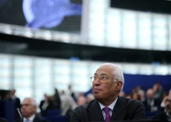 Costa sugere que vai votar em Seguro tal como na primeira volta