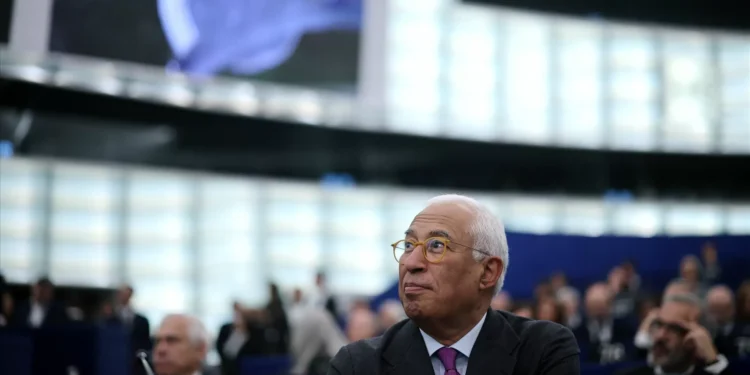 Costa sugere que vai votar em Seguro tal como na primeira volta