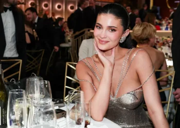 Como Kylie Jenner roubou a cena sem passar pelo tapete vermelho?