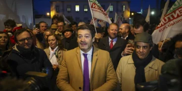 Ventura nega autoritarismo e diz que a sua luta é contra “sistema de interesses”