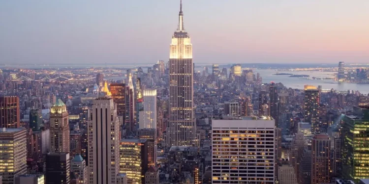 Nos EUA, índice de atividade industrial Empire State sobe a 7,7 em janeiro