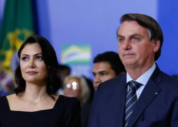 Michelle se manifesta após alta de Bolsonaro: “Vamos vencer os dias maus”