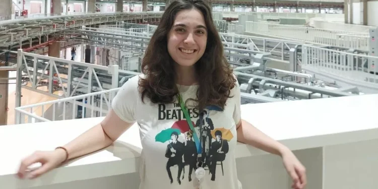 Brasileira de 20 anos vence prêmio internacional de biologia quântica