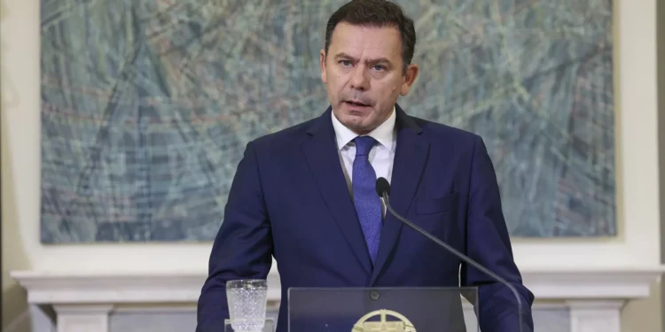 Montenegro manda reduzir de oito para duas as ligações à Sport TV em São Bento e Parlamento