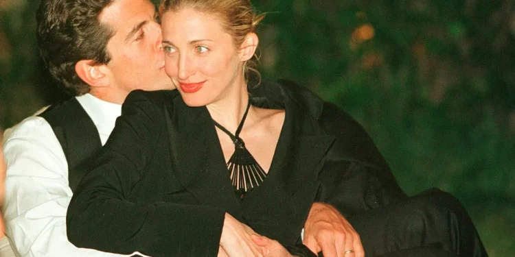 E se Carolyn Bessete-Kennedy estivesse na primeira fila da Calvin Klein?