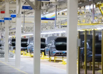 Confiança da indústria do Brasil melhora em fevereiro pelo 3º mês