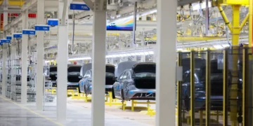 Confiança da indústria do Brasil melhora em fevereiro pelo 3º mês